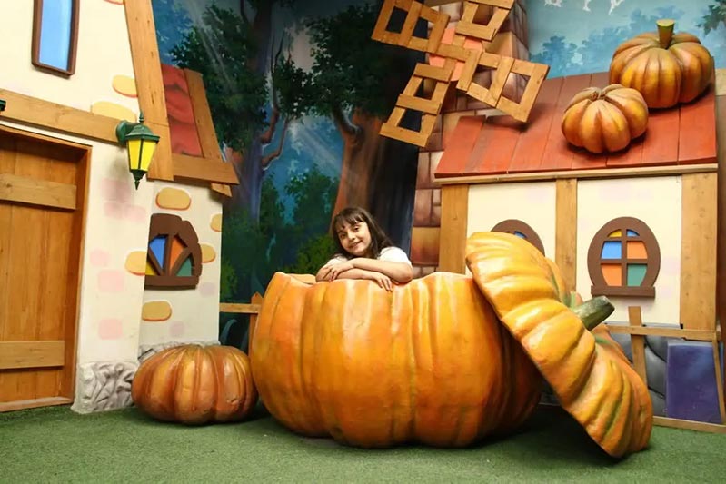 سرزمین افسانه‌ها