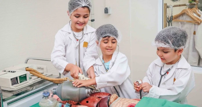 کاربازیا - اردو مدرسه