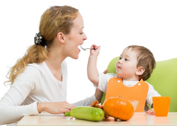 غذا دادن به کودک